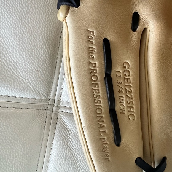 Rawlings Beige Baseball Glove with Black Lacing - Picture 4 of 6